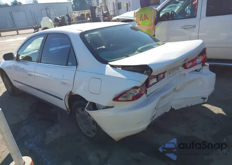 2000 Honda Accord 2.3 Lx from USA, damaged, VIN 1HGCG6653YA081002